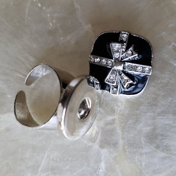 Snap jewelry size adjustable ring. - Picture 2 of 2